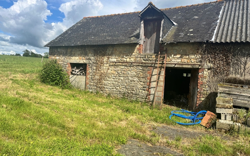 
Acigné, à moins de 2 km du bourg, Corps de ferme a rénover et bâtiments
 - Photo 4