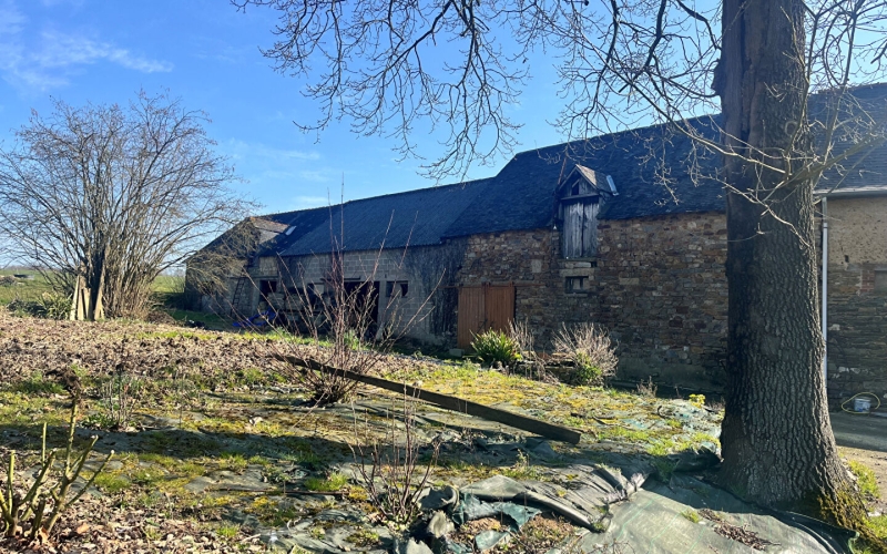 
Acigné, à moins de 2 km du bourg, Corps de ferme a rénover et bâtiments
 - Photo 8