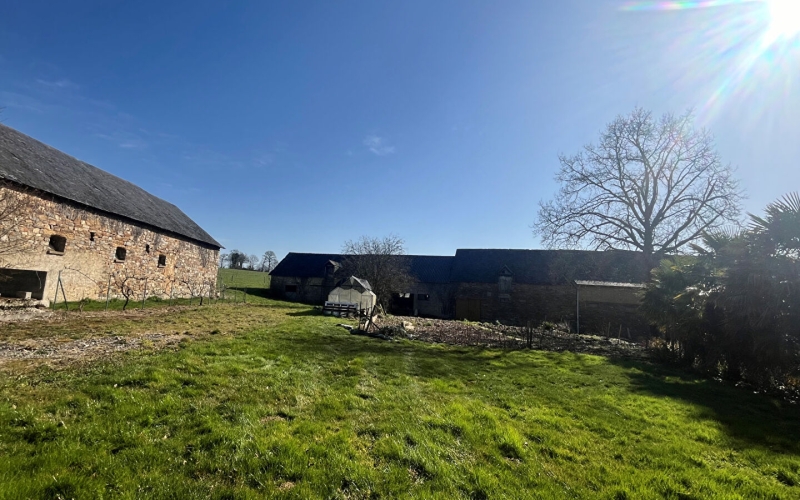 
Acigné, à moins de 2 km du bourg, Corps de ferme a rénover et bâtiments
 - Photo 9