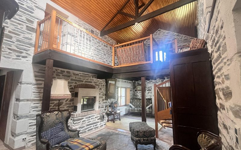 
Janzé Centre - superbe maison de caractère en pierre  sur environ 2390 m² de terrain
 - Photo 2